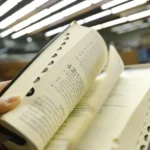 Projeto de uso da Bíblia nas escolas de Divinópolis recebe emenda para incluir outras religiões e votação é adiada