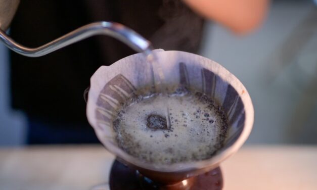 Preço do café cai nas bolsas e mercado espera redução ao consumidor nos próximos meses