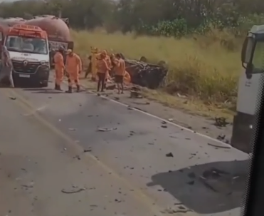 Grave acidente envolvendo 5 veículos foi registrado próximo ao caldo de cana, no km 489 da BR-354, em Formiga
