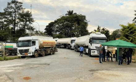 Greve dos caminhoneiros chega ao fim em Betim após um dia de paralisação