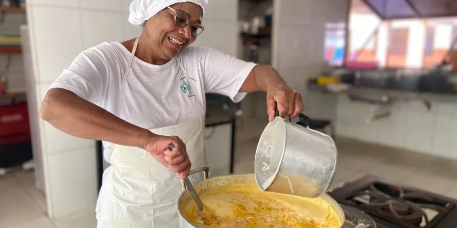 Com premiação de até R$ 15 mil, cantineiras da rede estadual podem se inscrever no Mestre da Merenda