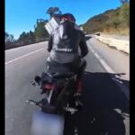 Motociclistas flagram momento em que carreta tomba na BR-262, em MG