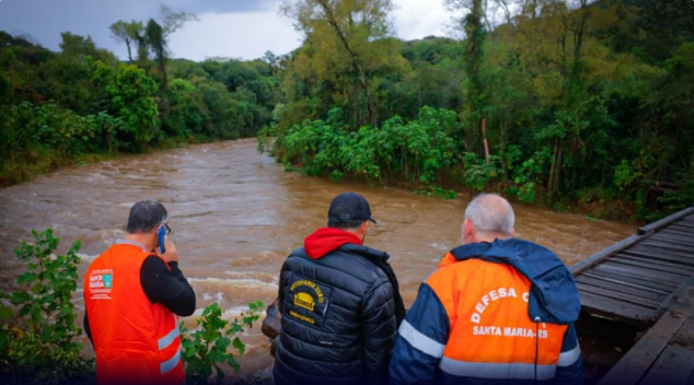 Enchente atinge Santa Maria, no RS, e Defesa Civil emite novo alerta