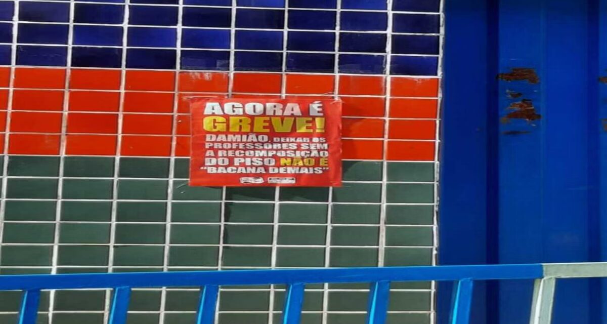 Prefeitura de BH desconta pagamento dos professores que aderiram à greve e corta cerca de 20% dos salários do mês