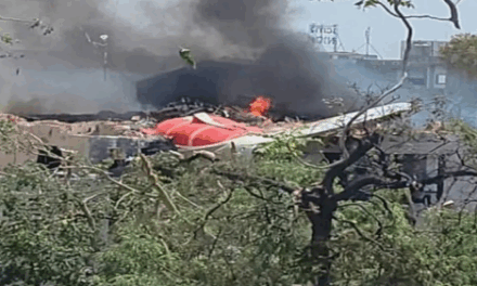 Passageiro sobrevive à queda de avião e diz que problemas começaram 30 segundos após voo