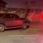 Jovem de 19 anos foge da polícia em Hilux furtada e causa acidentes em BH; suspeito é preso