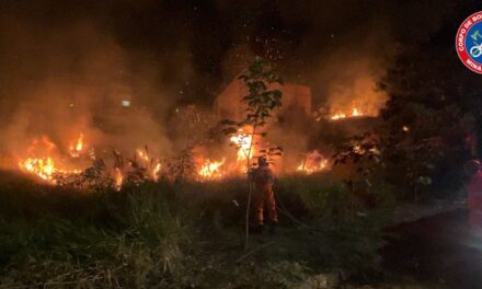 Bombeiros levam 3 horas para controlar incêndio no Nossa Senhora de Lourdes, em Formiga