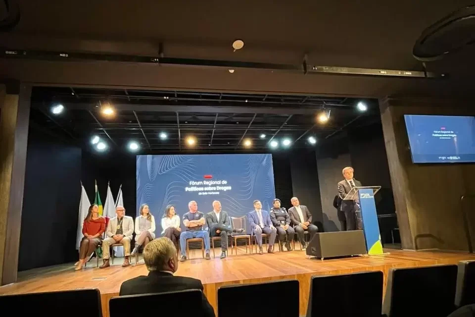 Formiga participa do Fórum Estadual de Políticas sobre Drogas, em Belo Horizonte