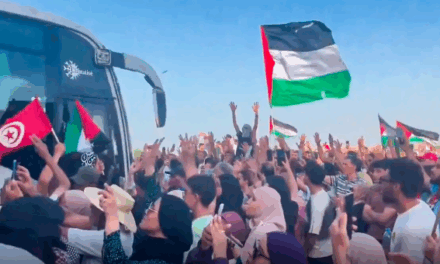 Milhares de ativistas marcham a Gaza para romper bloqueio de Israel