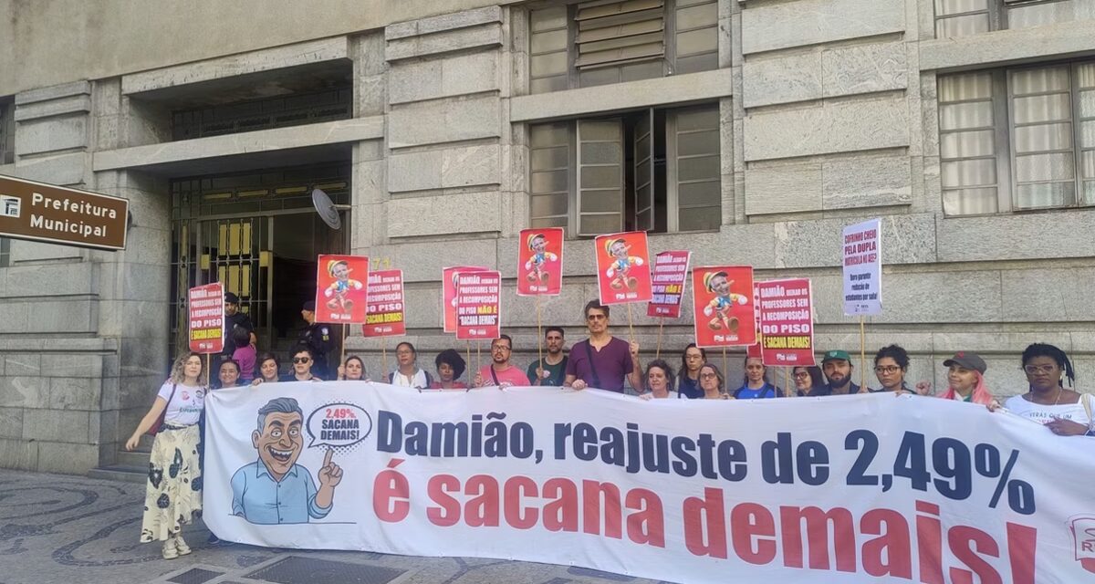 Após 22 dias sem aula, Prefeitura de BH vai levar greve dos professores à justiça e cortar salários