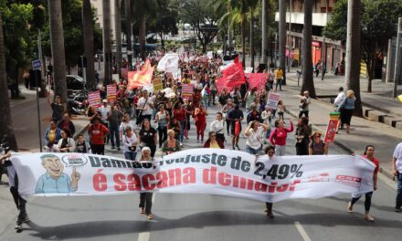 Professores decidem manter greve em BH horas após reunião de conciliação com o Executivo