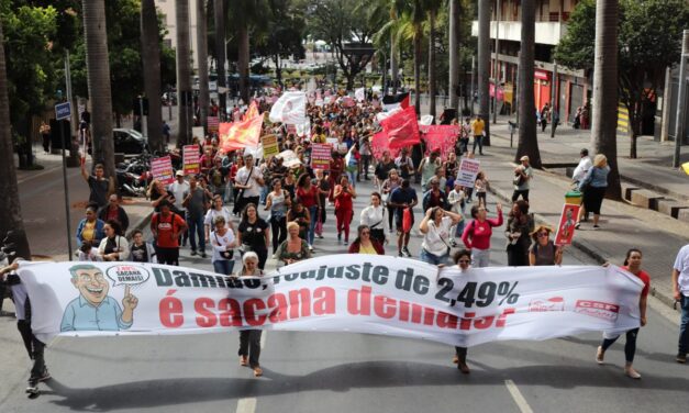 Professores decidem manter greve em BH horas após reunião de conciliação com o Executivo