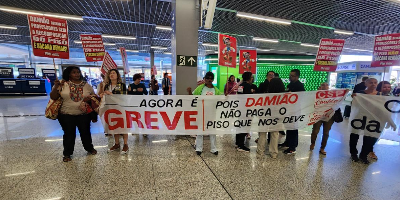 Prefeito de BH, Álvaro Damião, chega em BH sob protesto de professores rede municipal