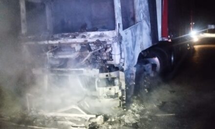 Incêndio em carreta foi registrado na Fernão Dias