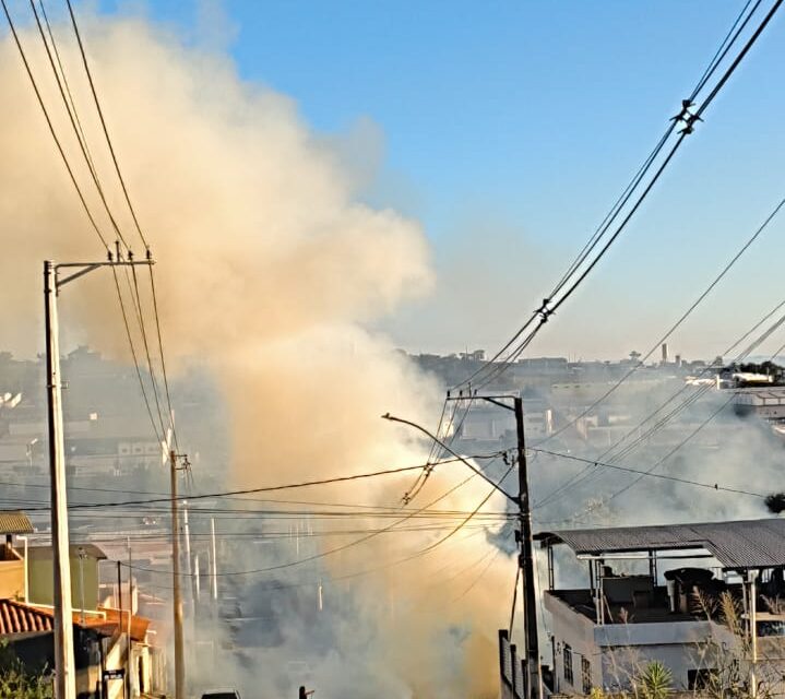 Incêndio foi registrado próximo ao Parque do Jequitibá, em Formiga
