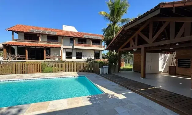 Pais de Larissa Manoela reduzem preço de mansão em R$ 3,5 milhões