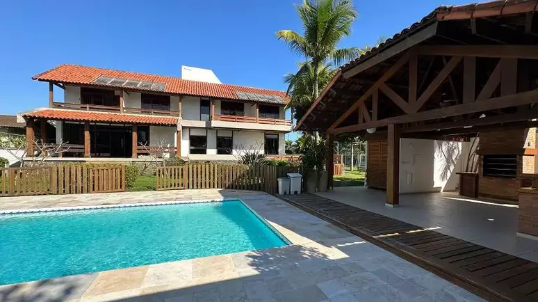 Pais de Larissa Manoela reduzem preço de mansão em R$ 3,5 milhões