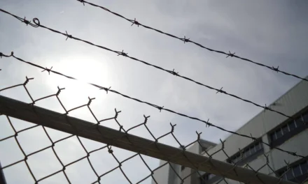 Menina fotografa momento em que é estuprada pelo pai, e homem é condenado a 23 anos de prisão