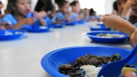 Escolas de BH serão abertas para que alunos se alimentem durante greve dos professores