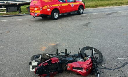 Colisão entre motocicleta e caminhão foi registrada, em Oliveira