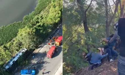 Ônibus cai em canal na zona oeste do Rio de Janeiro; coletivo estava lotado