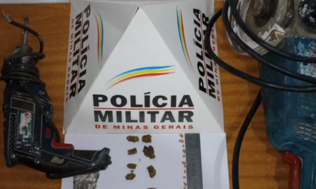 PM apreende drogas de homem que agrediu companheira, em Arcos