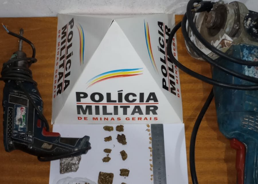 PM apreende drogas de homem que agrediu companheira, em Arcos