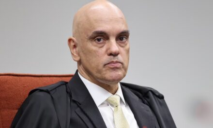 Moraes nega recurso, mantém condenação de Carla Zambelli e autoriza execução da pena