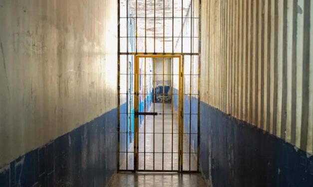 Dupla é condenada a mais de 60 anos de prisão por corrupção de menores e outros crimes em Minas