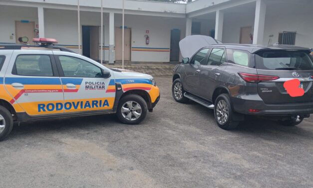 Polícia Rodoviária apreende veículo clonado, na MG-050