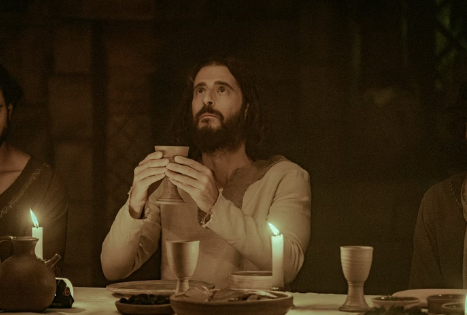 Jesus de The Chosen encontra papa Leão XIV no Vaticano