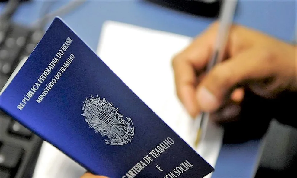 Número de jovens que não trabalham e nem estudam no Brasil caiu para 18,5% em 2024, diz IBGE