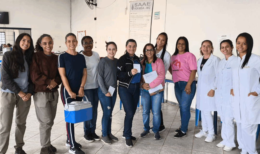 Alunos de Enfermagem do UNIFOR-MG participam de campanha de vacinação contra a influenza
