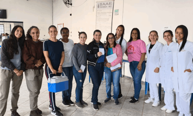 Alunos de Enfermagem do UNIFOR-MG participam de campanha de vacinação contra a influenza