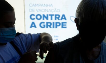Mesmo com campanhas intensas, nem metade do público-alvo foi vacinado contra gripe em Minas