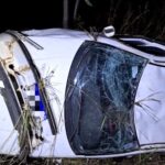Motorista de 20 anos capota carro na MG-050, em Pimenta