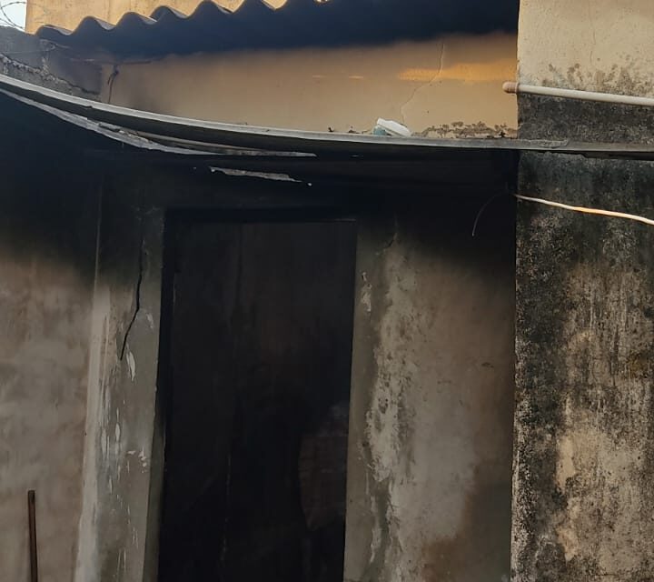 Incêndio foi registrado em um barraco, em Arcos