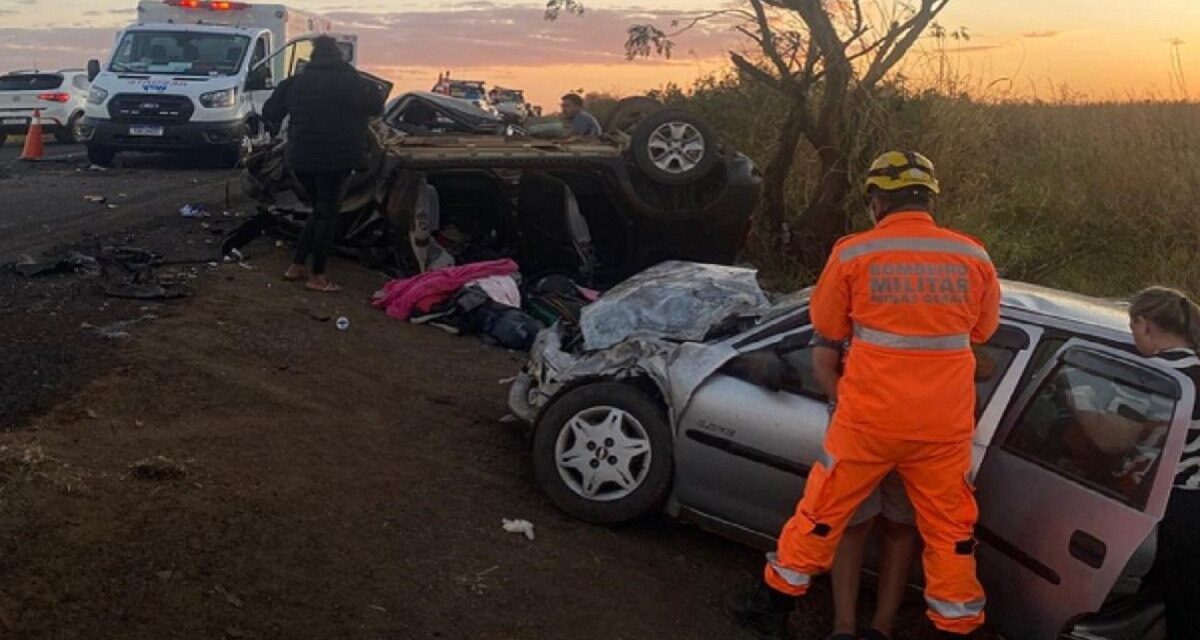 Acidente na BR-262 deixa 11 feridos, dois em estado grave