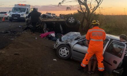 Acidente na BR-262 deixa 11 feridos, dois em estado grave