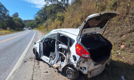 Duas pessoas ficam feridas em acidente na MG-050, em Formiga