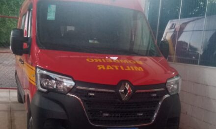 Vítima em parada cardiorrespiratória é socorrida por bombeiros e SAMU em Arcos
