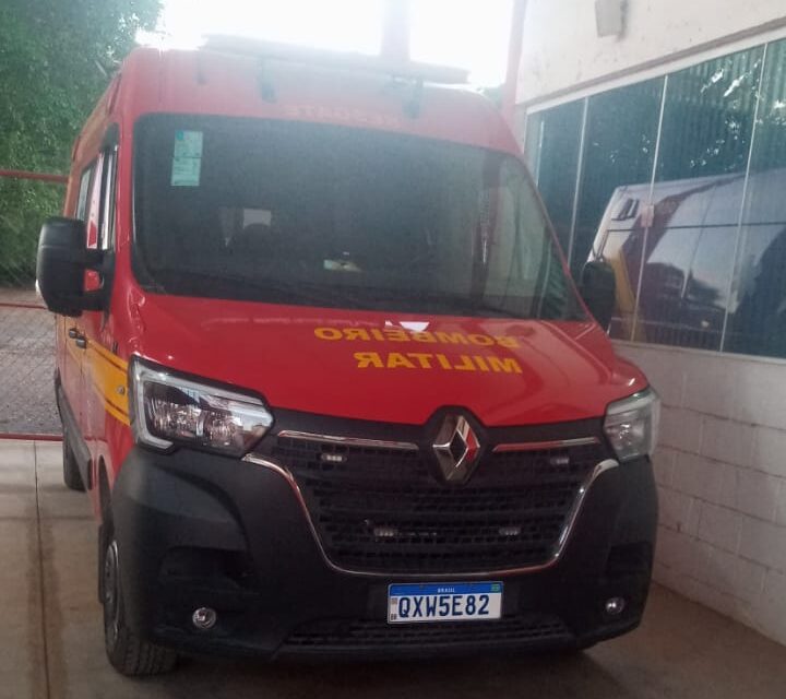 Vítima em parada cardiorrespiratória é socorrida por bombeiros e SAMU em Arcos
