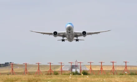 Piloto é preso por agentes federais logo após avião pousar nos EUA