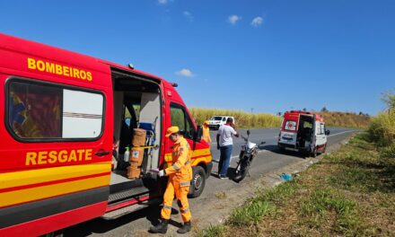 Motociclista sofre fratura em colisão com carro na BR-354, em Formiga