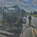 Incêndio em carreta e vegetação é controlado por Bombeiros na BR-354, em Campo Belo