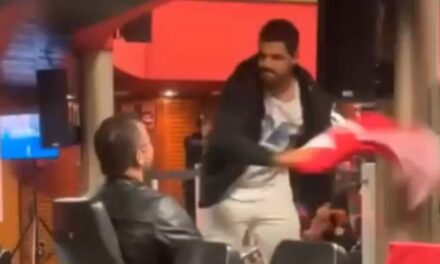 Homem agride influencer com bandeira do PT em debate sobre escolas cívico-militares em MG
