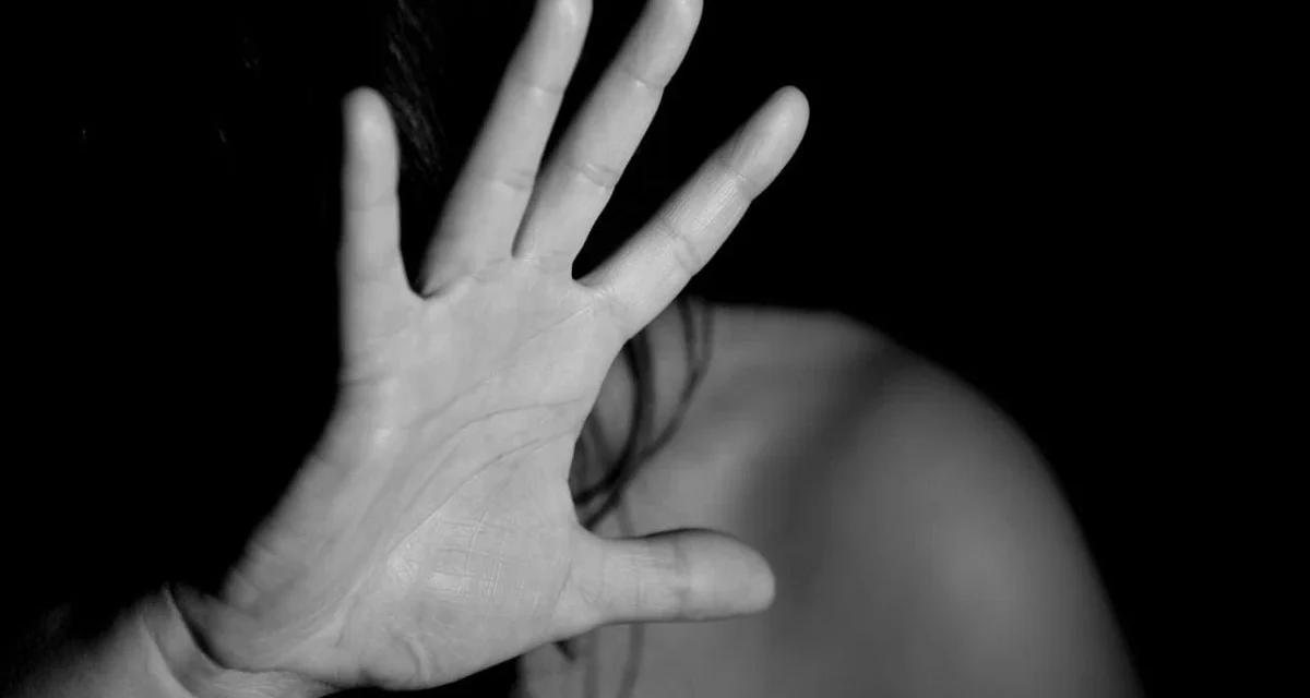 Mãe percebe mudança na filha, e menina revela ter sido estuprada por ‘conhecido’ da família em MG