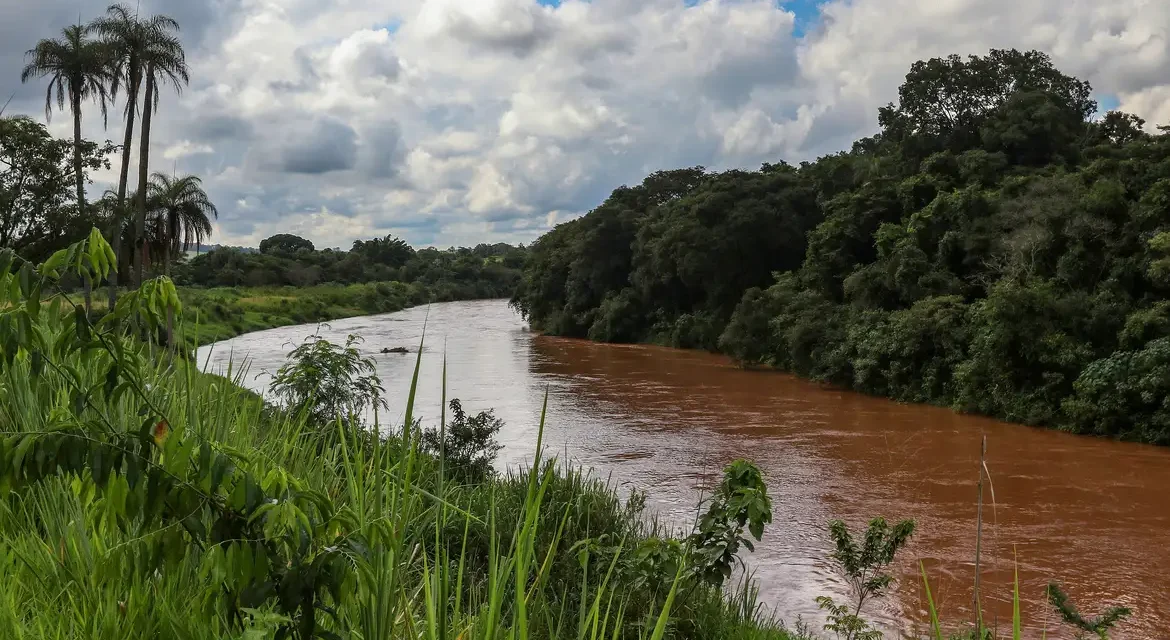 Aumenta risco em barragem de rejeitos, e Brumadinho evacuará área