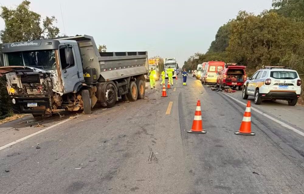 Sargento da PM morre em acidente envolvendo dois caminhões na BR-262, em Bom Despacho