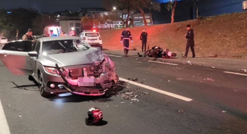 Motociclista é lançada a 15 metros e morre após ser atingida por carro na contramão na BR-381